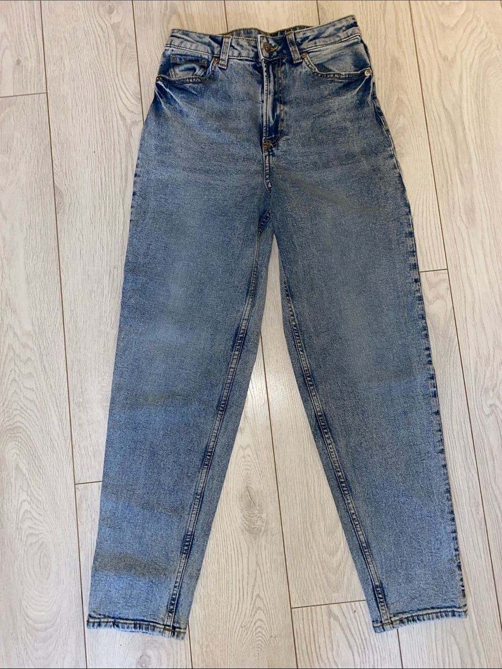 H&M Women's Mom Jeans in Light Blue Wash NEW